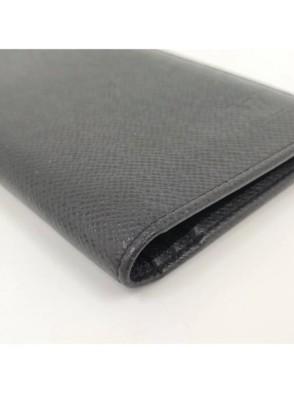 Louis Vuitton Portefeuille Brazza Taiga Wallet